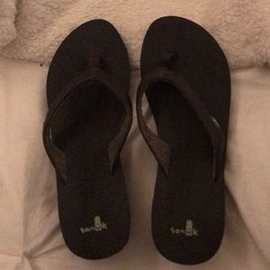 Sanuk pump flip-flops